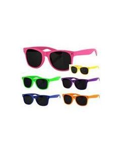 Wayfarer sunglasses with neon frame.  These neon wayfarer sunglasses are a great festival wear accessory to your funky festival outfit. Pretty little thing.